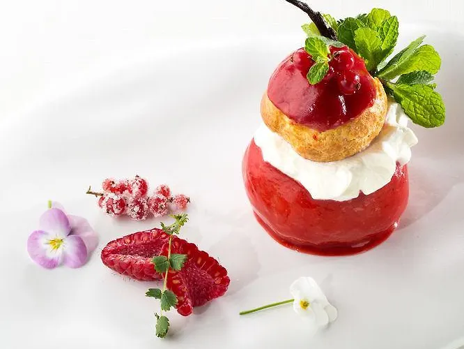 Hotel Les Pres D'eugenie 5*