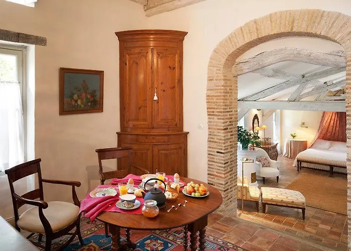 Hotel Les Pres D'eugenie 5*