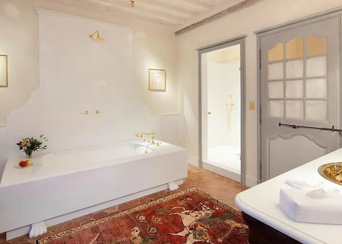 Hotel Les Pres D'eugenie 5*